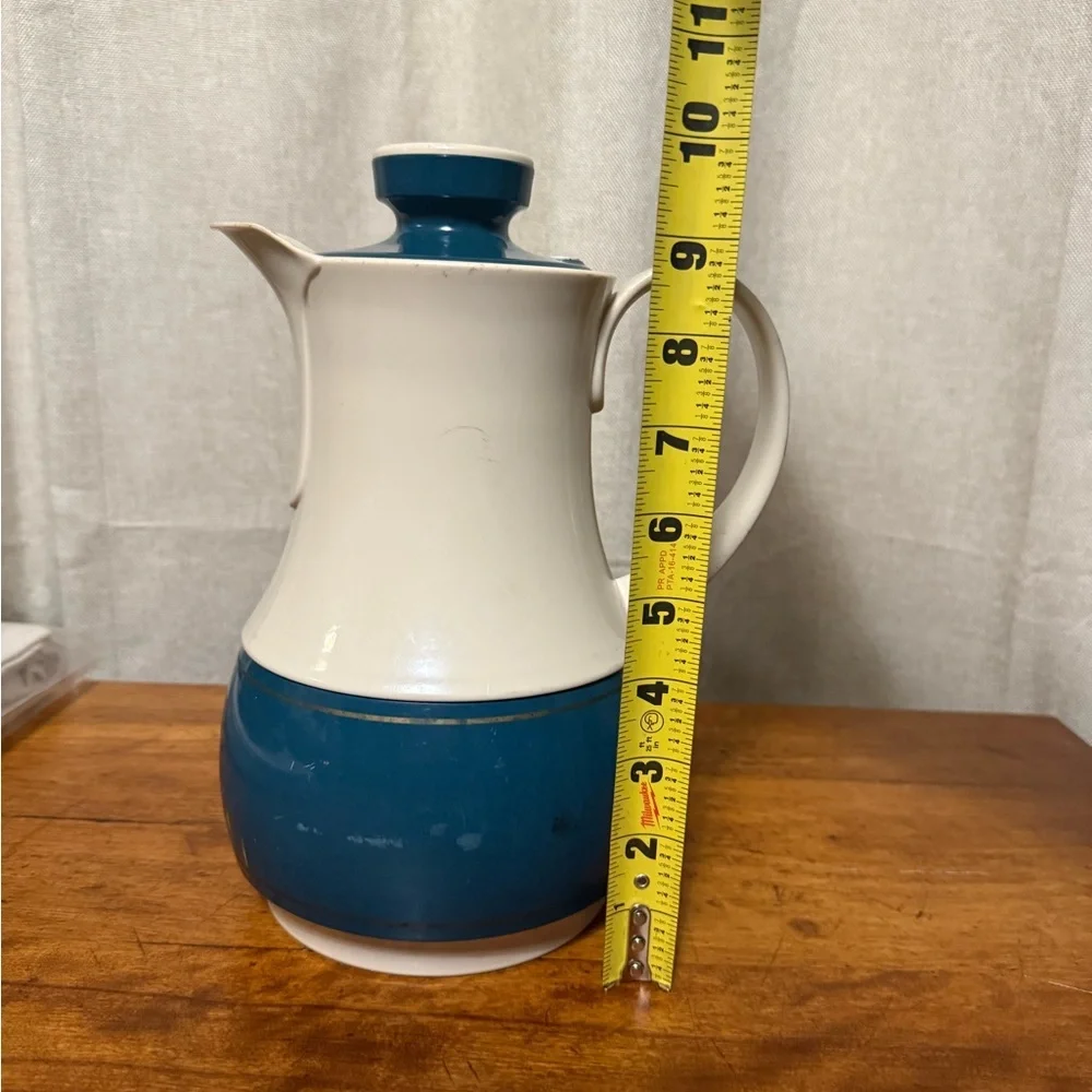 Vintage Thermos Pitcher #570 Plastic&Insulated Glass- Hot/Cold - Twist Off Lid